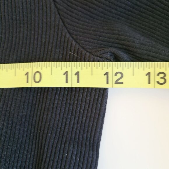 Pineapple Dance Studios Ribbed Black Long Sleeve Cropped Top M (Size 9/10) - Picture 8 of 8